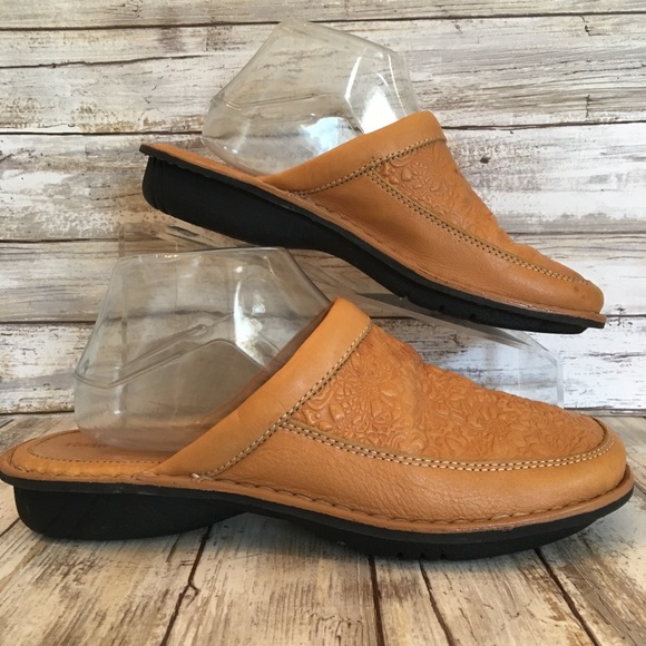 hush puppies clogs